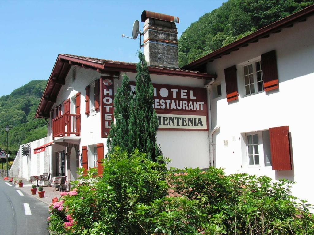 Hotel Le Clementenia Arneguy Exterior photo