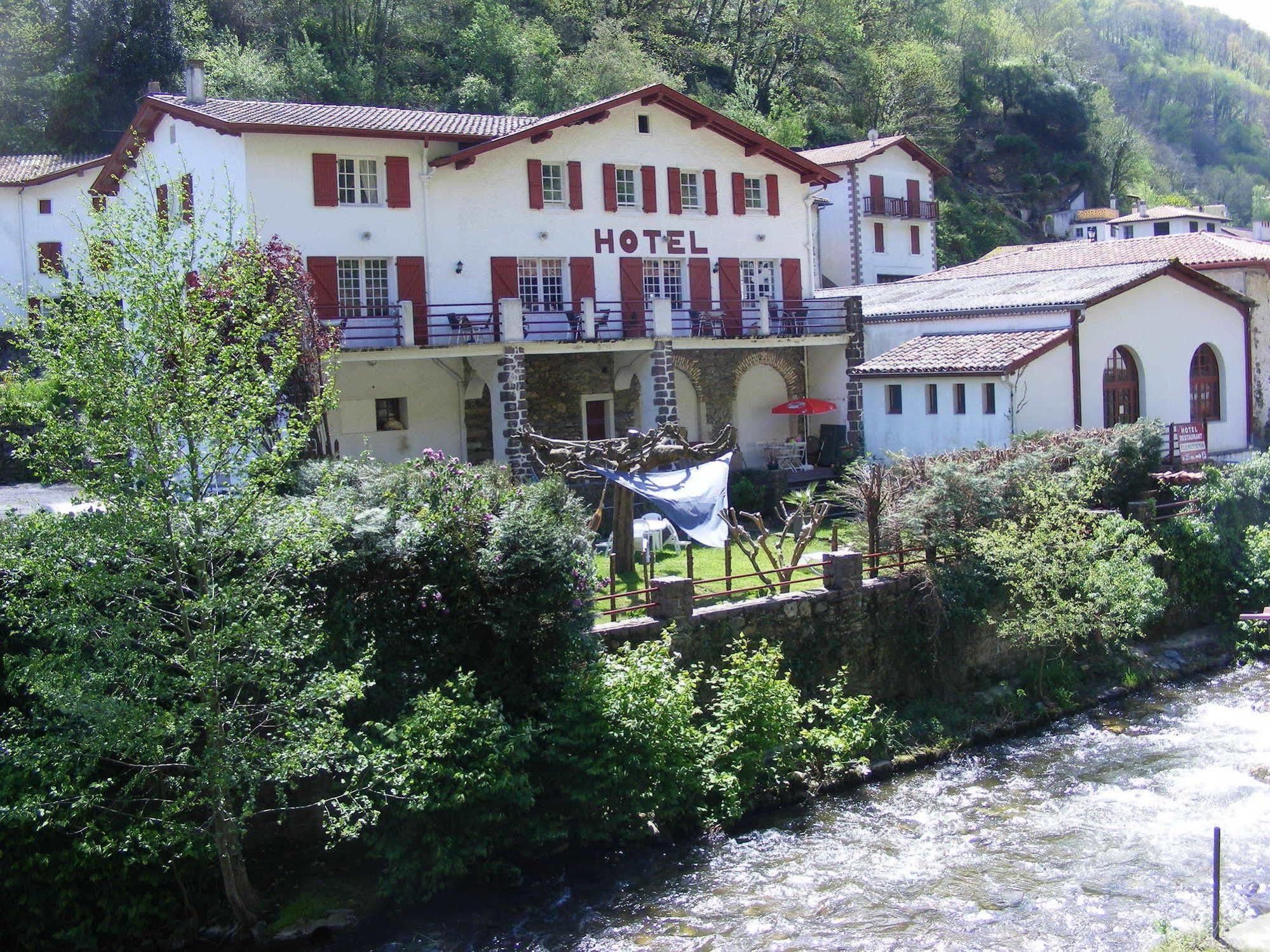 Hotel Le Clementenia Arneguy Exterior photo