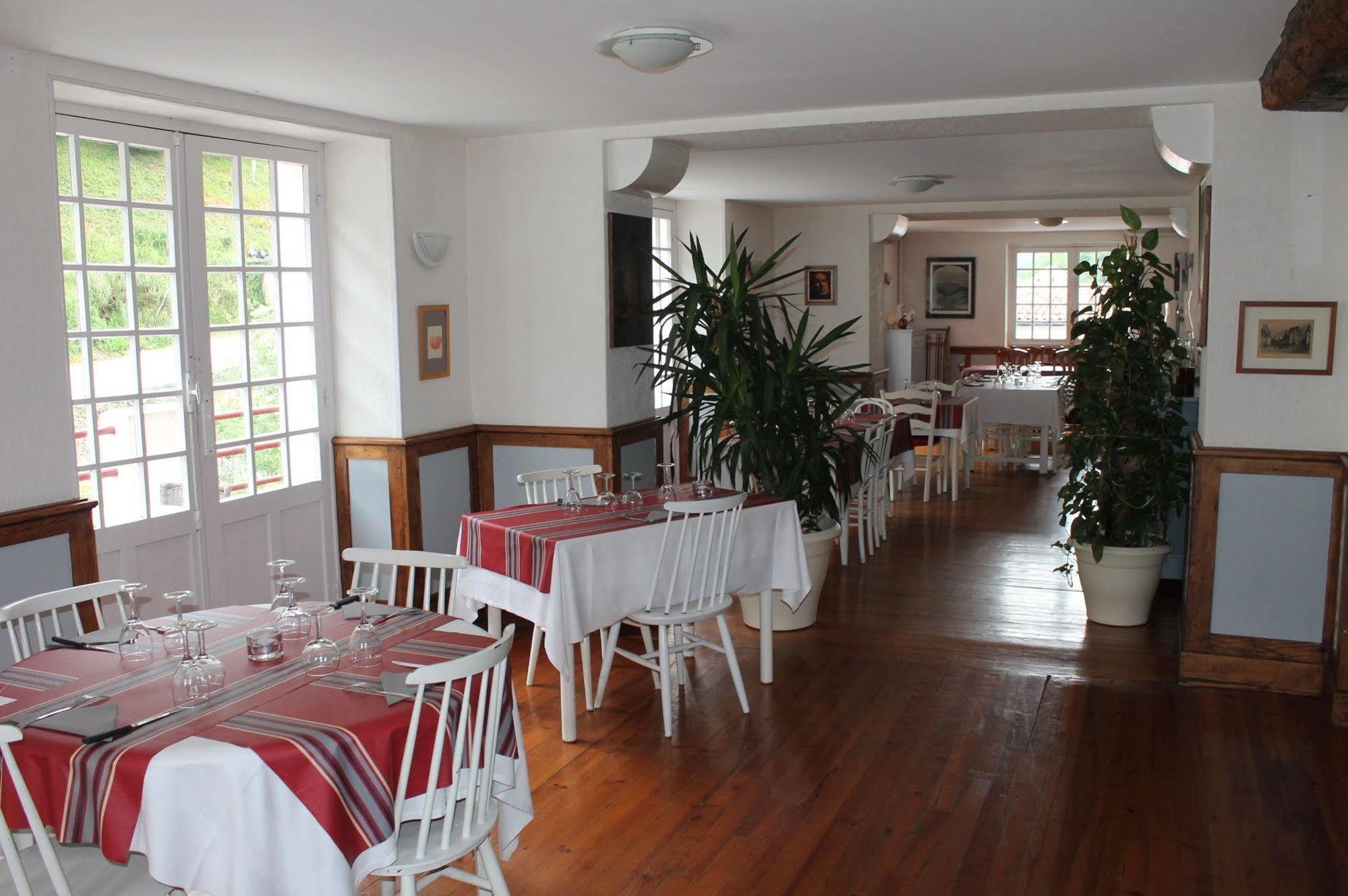 Hotel Le Clementenia Arneguy Exterior photo